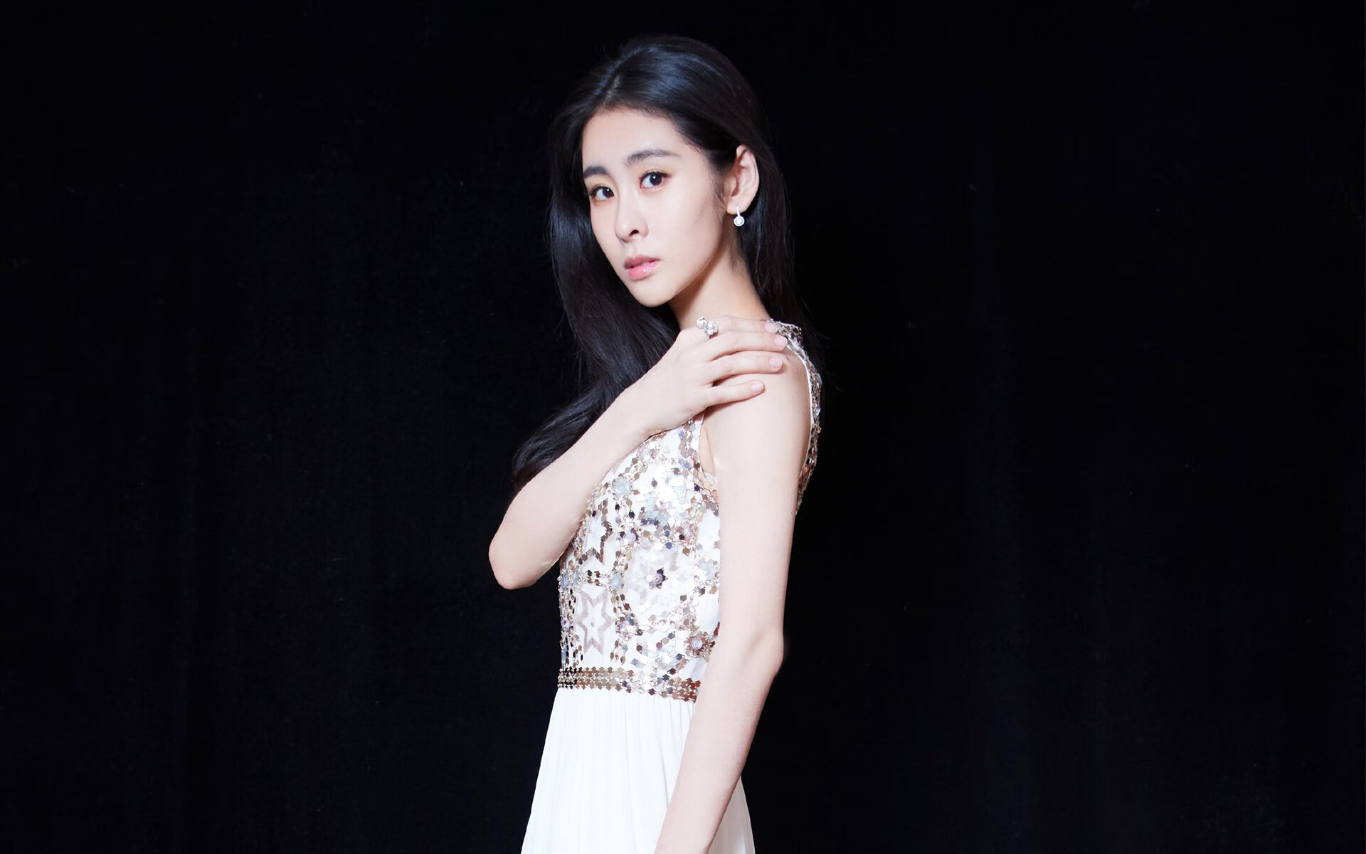 跨界奇袭，东契奇冠军级表现绽放，广厦队冷光中带走灰熊